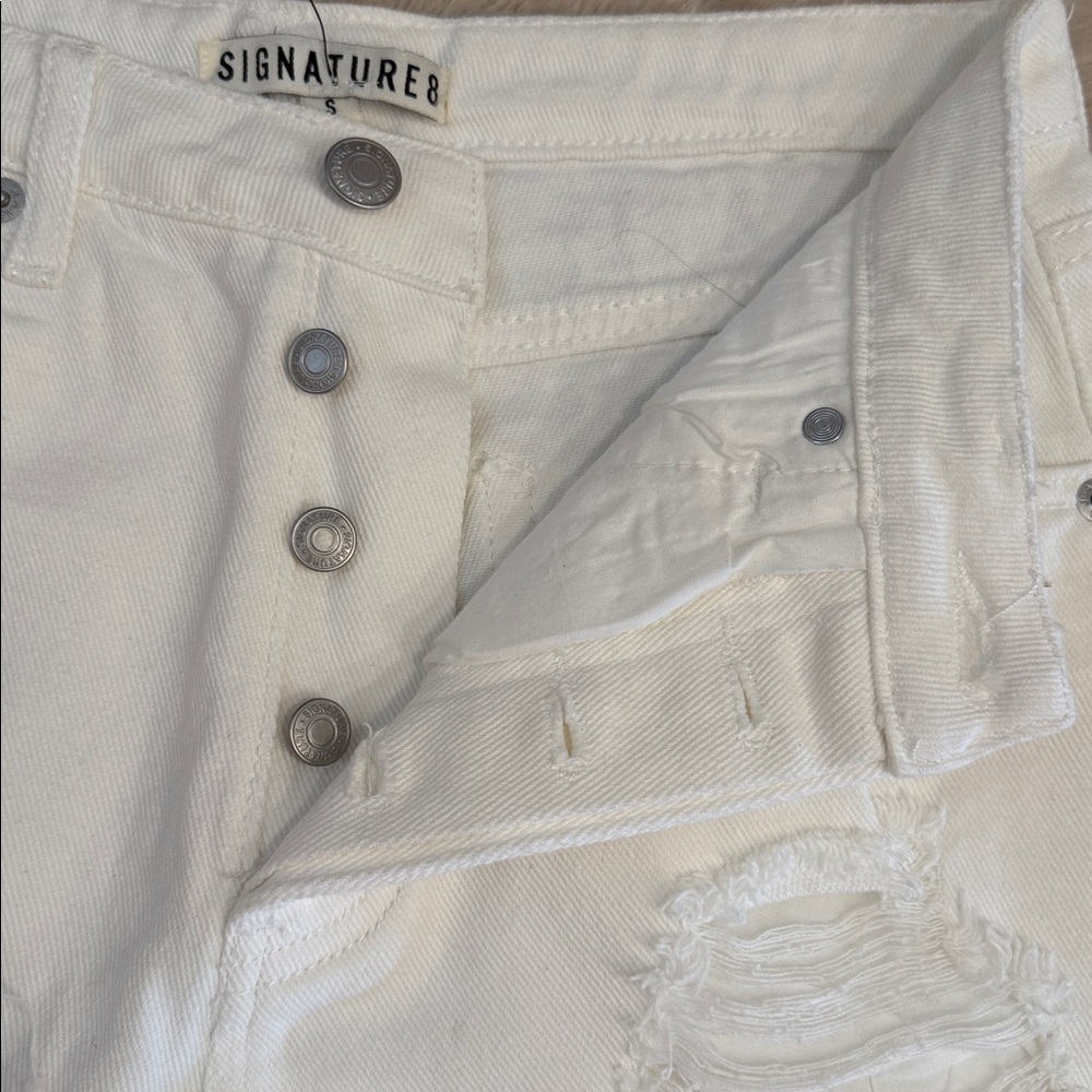 SIGNATURE8 Ultra High Rise Branco Short - Picture 11 of 16
